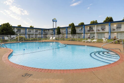 Days Inn & Suites by Wyndham Lexington