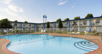Days Inn & Suites by Wyndham Lexington