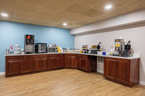 Days Inn & Suites by Wyndham Lexington