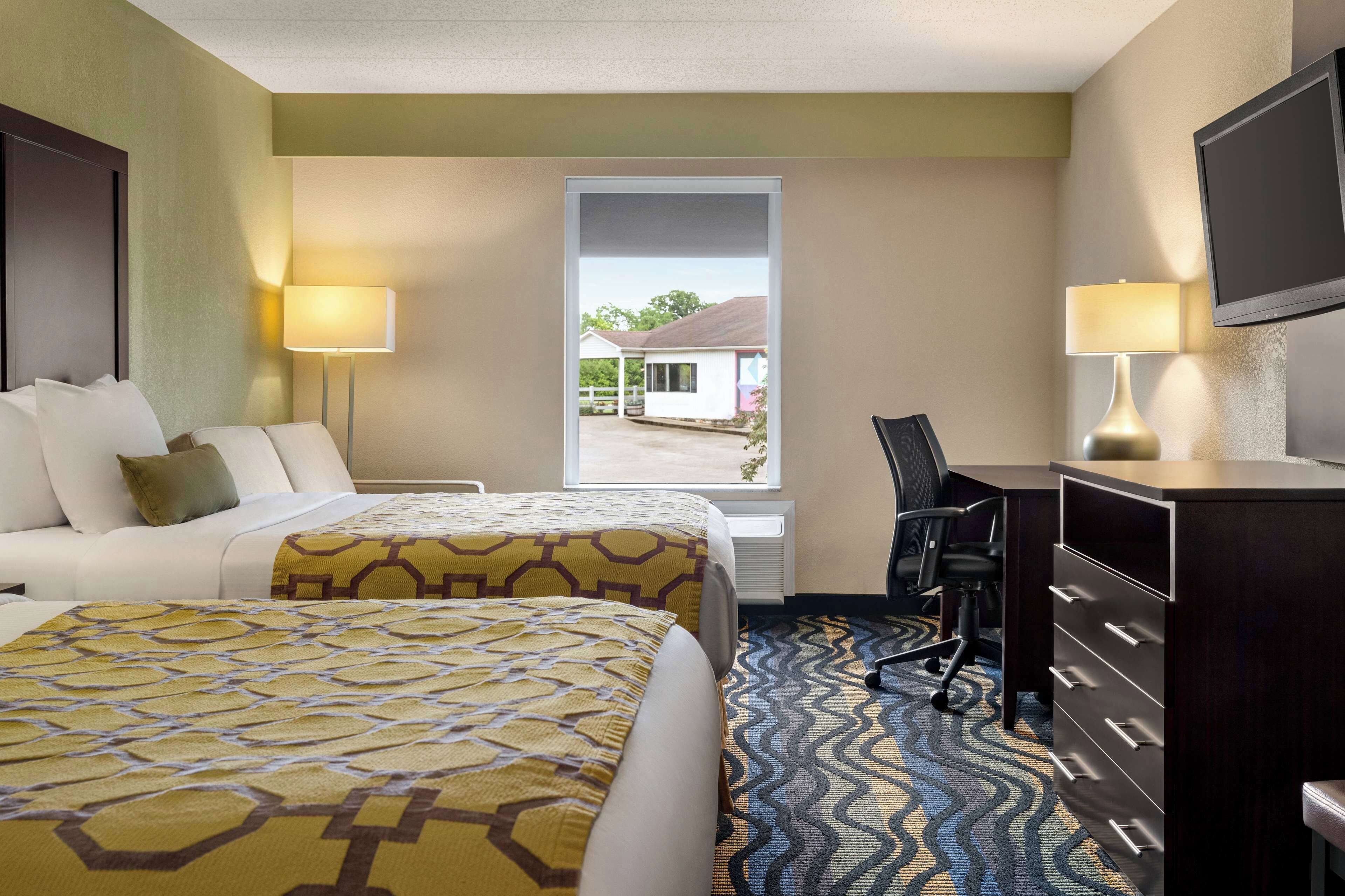 Schreibtisch, Verdunkelungsvorhänge, schallisolierte Zimmer