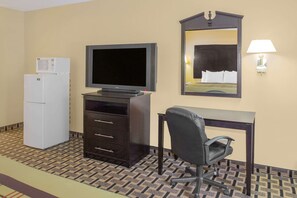 Upgraded, Deluxe Room, 1 King Bed, Non Smoking | In-room safe, desk, iron/ironing board, free cots/infant beds