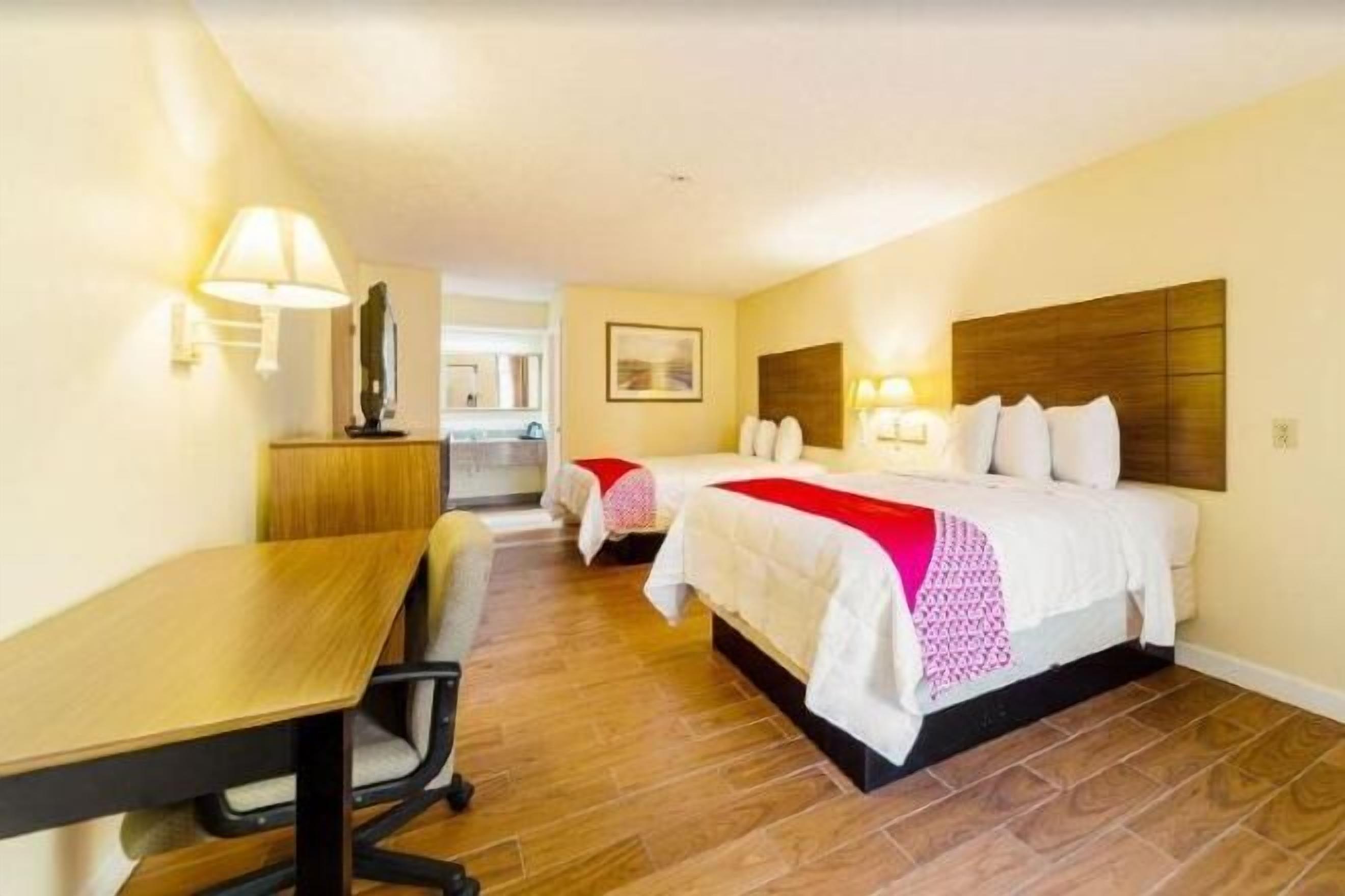 مكتب ومكواة/لوح كي وواي فاي مجانًا وملاءات أسرّة