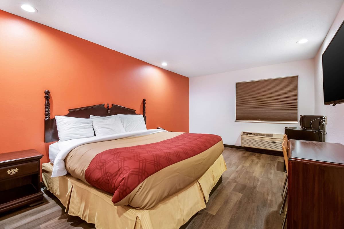Habitación, 1 cama de matrimonio grande, no fumadores | Escritorio, espacio para trabajar con un portátil, cortinas opacas