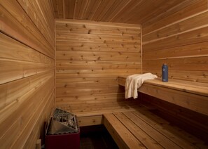 Indoor spa tub - Basecamp Boulder (Boulder)