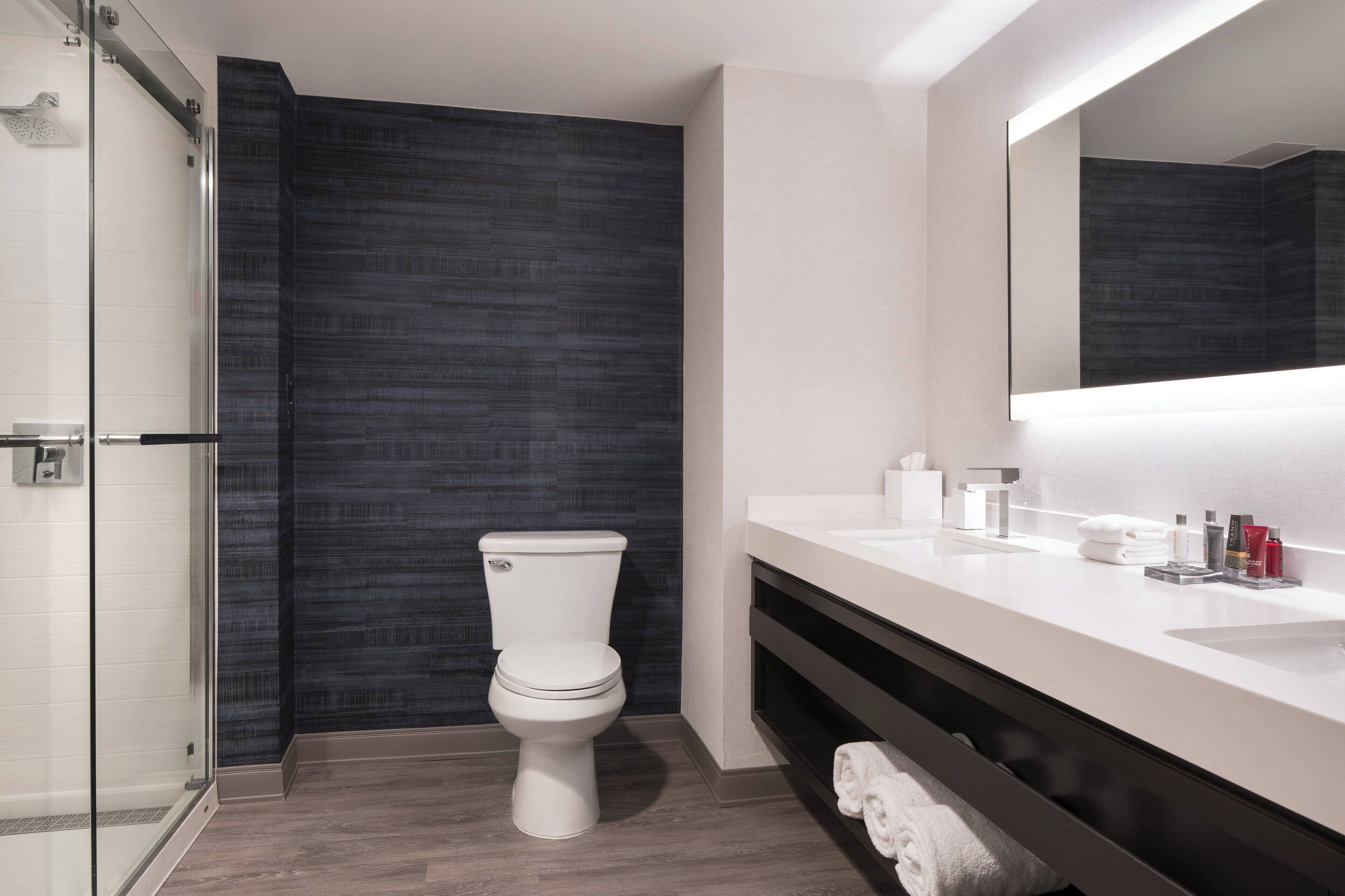 executive suite, 1 bedroom, non smoking | bathroom | designer toiletries, hair dryer, towels, soap