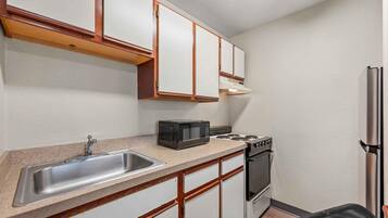 Studio, 1 Queen Bed, Non Smoking | Private kitchen | Fridge, microwave, stovetop, cookware/dishes/utensils