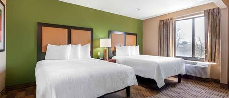 Deluxe Studio, Multiple Beds, Non Smoking | Desk, iron/ironing board, free WiFi