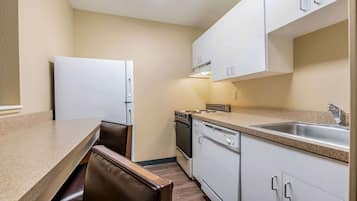 Deluxe Studio, 1 Queen Bed with Sofa bed, Non Smoking | Desk, iron/ironing board, free WiFi