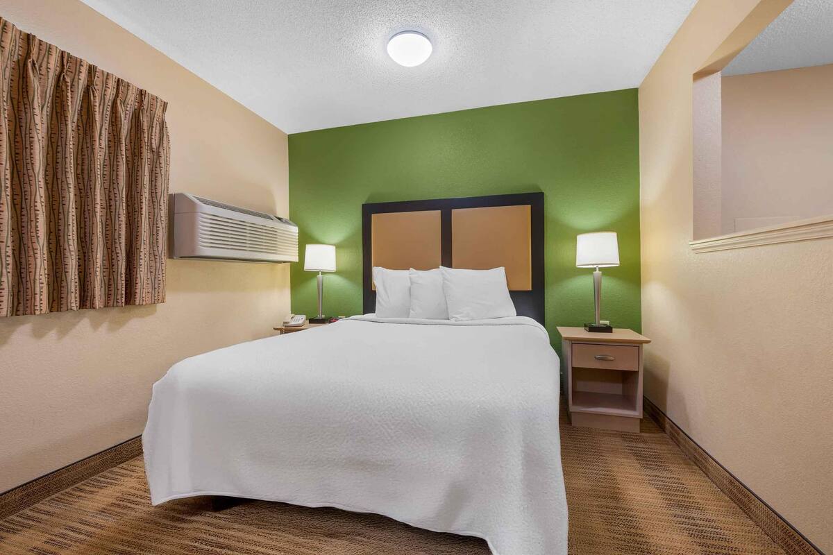 Estudio Deluxe, 1 cama de matrimonio con sofá cama, no fumadores | Escritorio, tabla de planchar con plancha, wifi gratis
