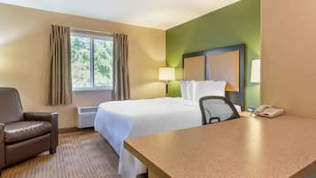 Studio, 1 Queen Bed, Non Smoking | Desk, iron/ironing board, free WiFi
