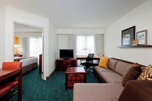 Hypo-allergenic bedding, desk, laptop workspace, iron/ironing board - Residence Inn by Marriott Indianapolis Fishers (Indianapolis)