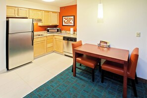Hypo-allergenic bedding, desk, laptop workspace, iron/ironing board - Residence Inn by Marriott Indianapolis Fishers (Indianapolis)