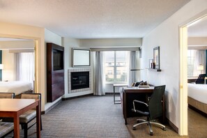 1 bedroom, Egyptian cotton sheets, premium bedding, down comforters