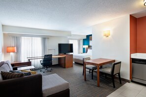 1 bedroom, Egyptian cotton sheets, premium bedding, down comforters
