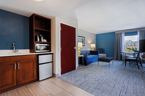 Holiday Inn Express & Suites Cincinnati Riverfront by IHG