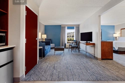 Suite, 1 King Bed, River View (Additional Living Area)