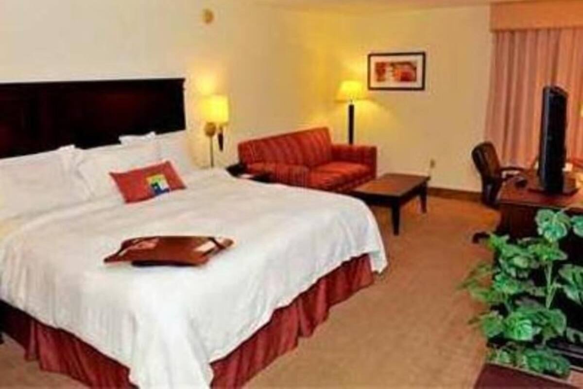 Down comforters, in-room safe, desk, iron/ironing board