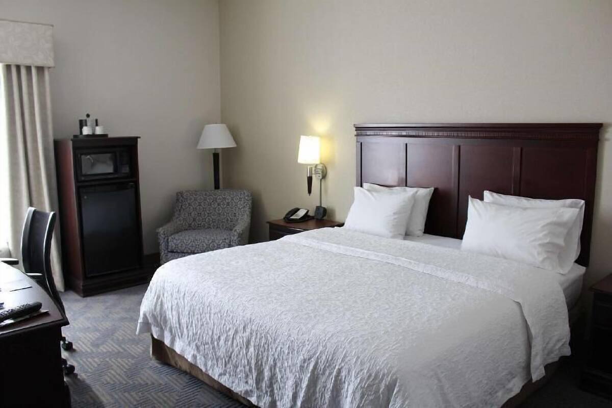 Down comforters, in-room safe, desk, iron/ironing board