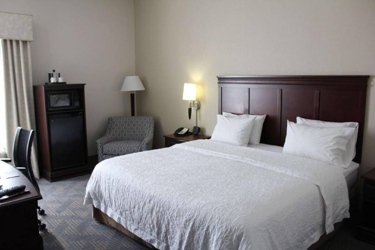 Down comforters, in-room safe, desk, iron/ironing board