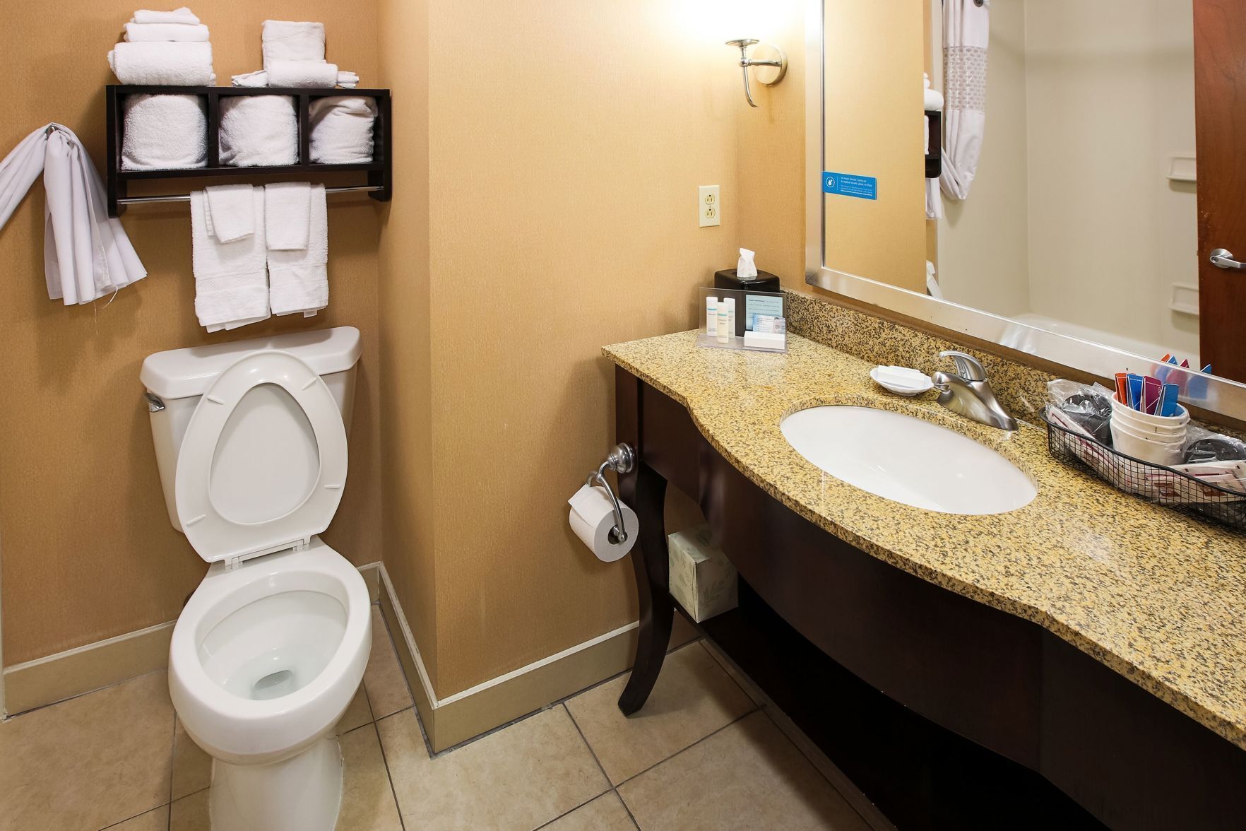 Bathroom | Designer toiletries, towels