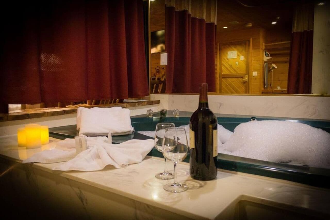 cabin suite | 1 bedroom, premium bedding, down duvets, individually decorated