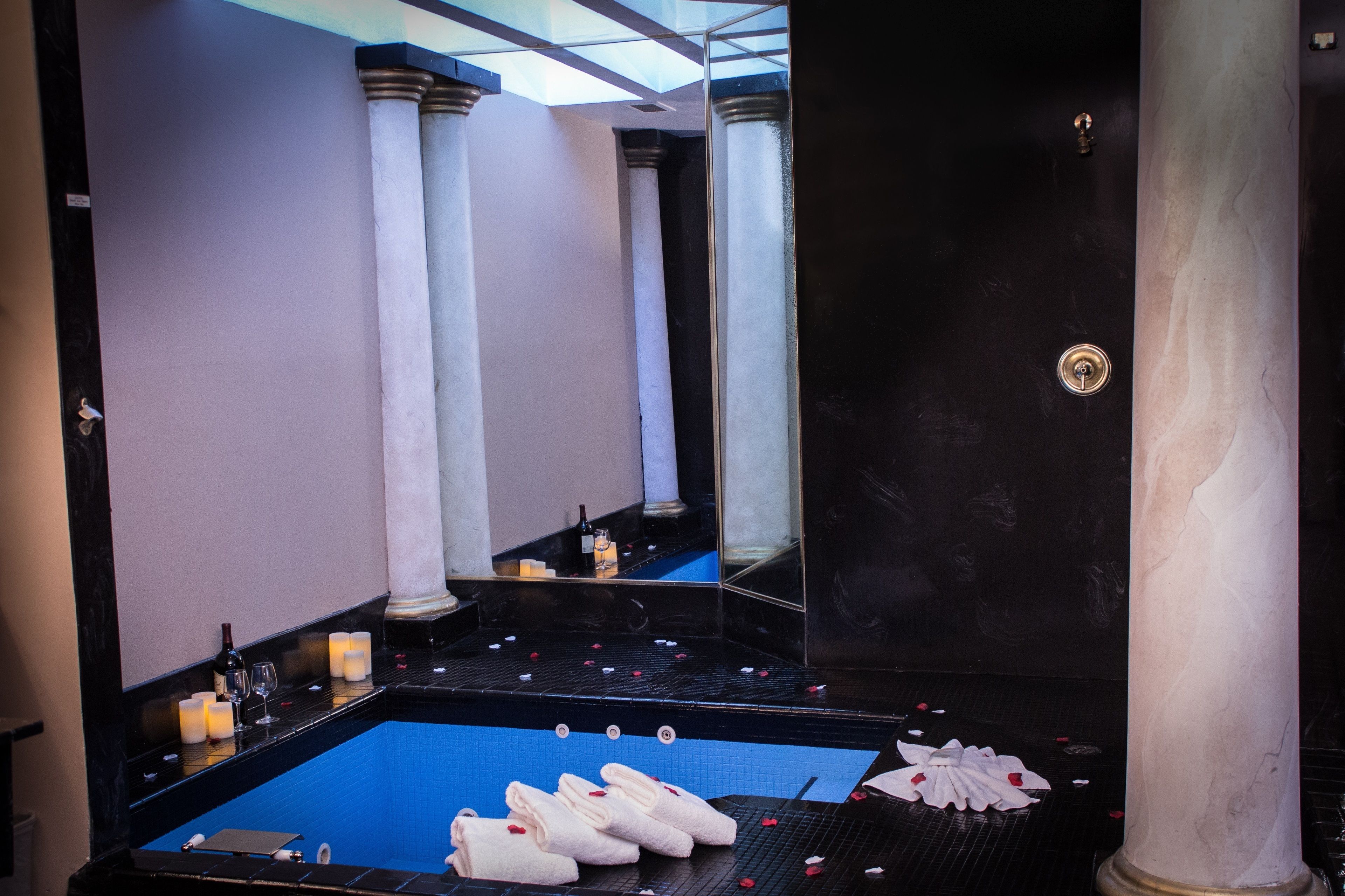 grand honeymoon suite | jetted bathtub