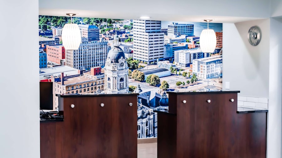 La Quinta Inn & Suites by Wyndham Evansville