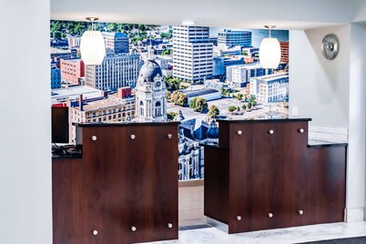 La Quinta Inn & Suites by Wyndham Evansville