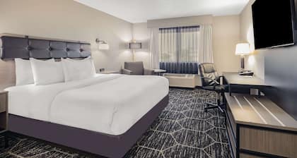 La Quinta Inn & Suites by Wyndham Evansville