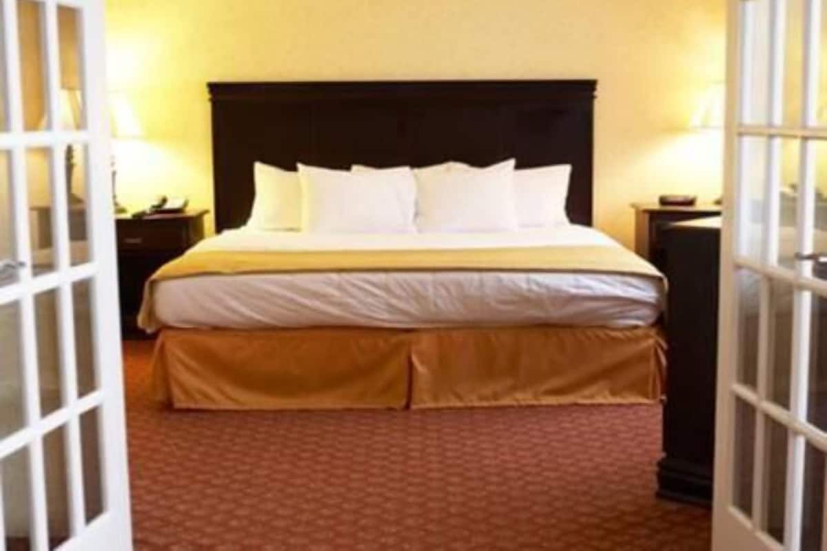 Ropa de cama de alta calidad y escritorio