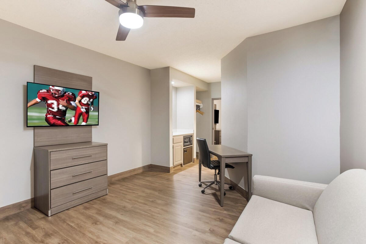 Suite, 1 King Bed, Non Smoking (2 Rooms ) | Desk, iron/ironing board, free cots/infant beds, rollaway beds