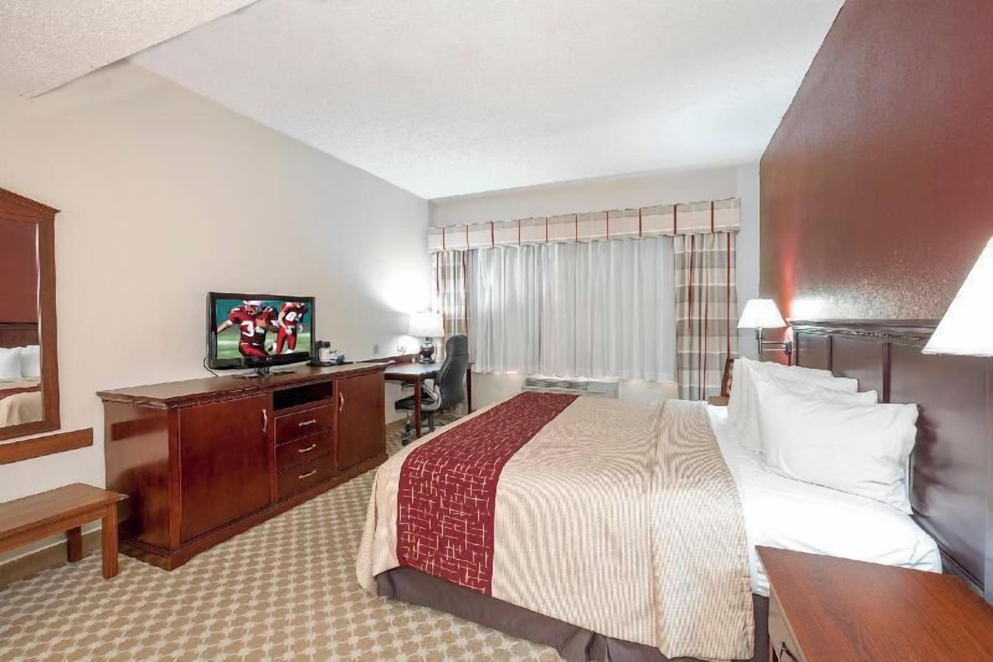 Desk, iron/ironing board, free cots/infant beds, rollaway beds