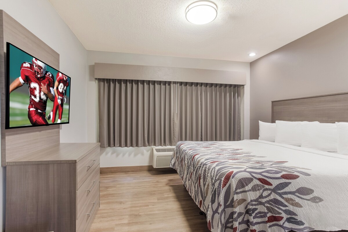Superior Room, 1 King Bed, Non Smoking | Desk, iron/ironing board, free cots/infant beds, rollaway beds
