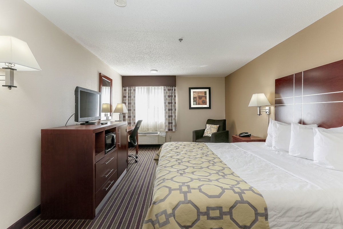 Premium bedding, down comforters, desk, blackout drapes