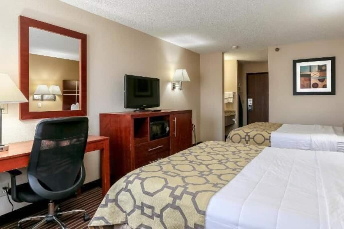 Premium bedding, down comforters, desk, blackout drapes