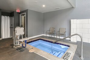 Indoor spa tub