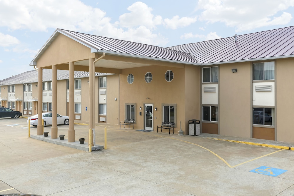 Baymont by Wyndham Bowling Green image