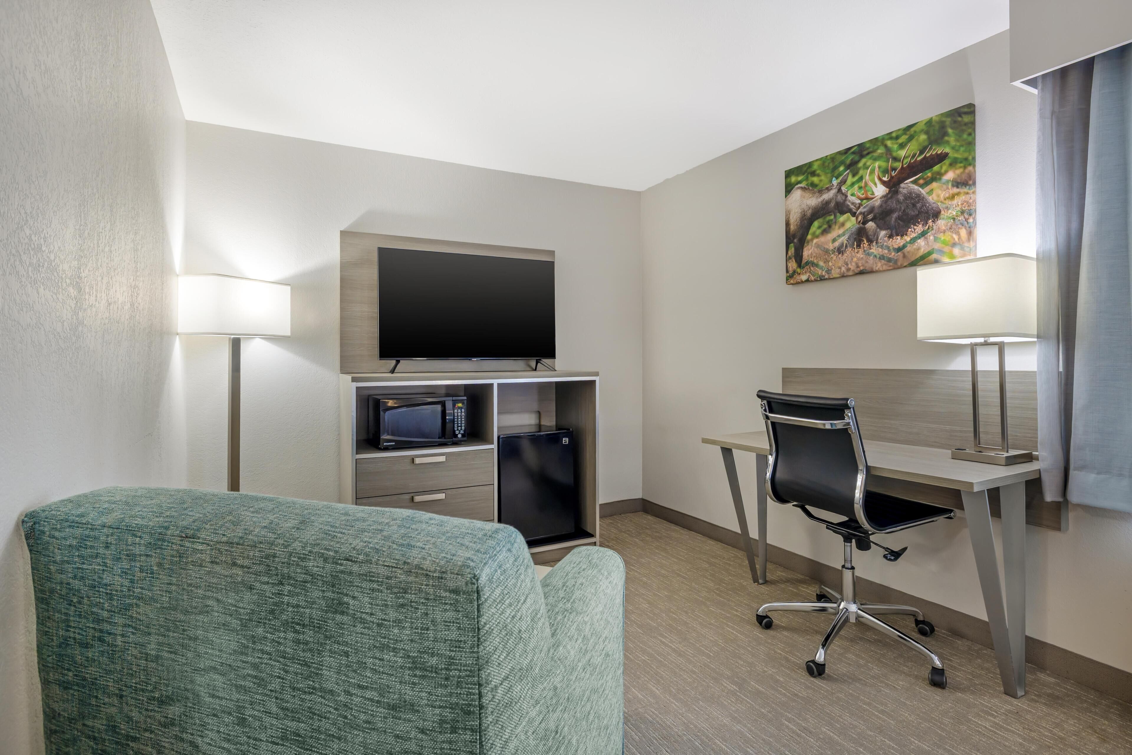 Pillowtop beds, in-room safe, iron/ironing board, free WiFi