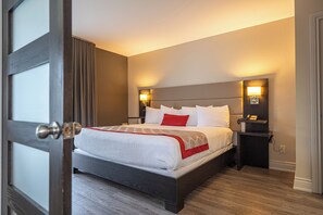 1 King Bed, Accessible, Non Smoking (Mobility, Water Front) (PETS ALLOWED)