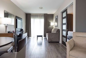 Ropa de cama hipoalergénica y escritorio