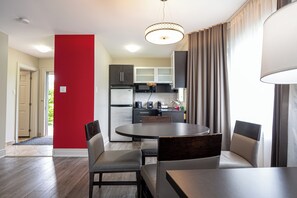1 King Bed, Accessible, Non Smoking (Mobility, Water Front) (PETS ALLOWED) | Hypo-allergenic bedding, desk, laptop workspace, blackout drapes