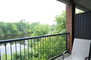 Terrace/patio - Ramada by Wyndham Ottawa On The Rideau (Ottawa)