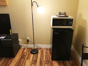 Chambre Confort, 1 grand lit, vue ville | Coffres-forts dans les chambres, bureau, Wi-Fi gratuit