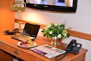In-room business center - Hospitality Inn (Port Alberni)