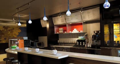 Courtyard by Marriott Bloomington