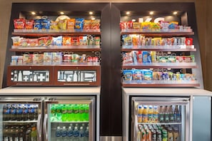 Snack bar - Hampton Inn Wichita-East (Wichita)