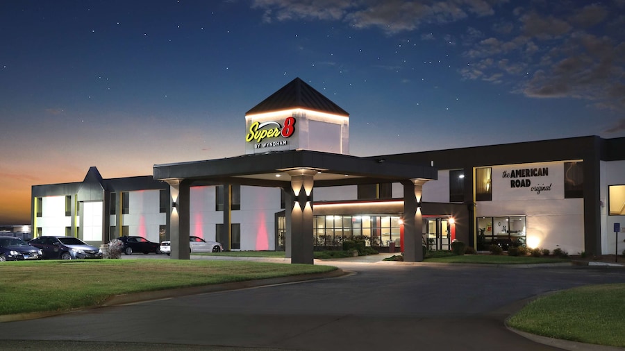 Super 8 by Wyndham Wichita South