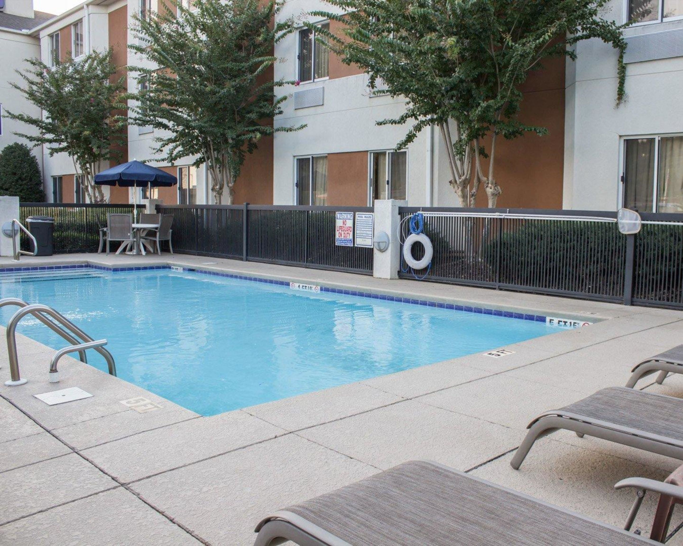 seasonal outdoor pool, open 9:00 am to 9:00 pm, pool umbrellas