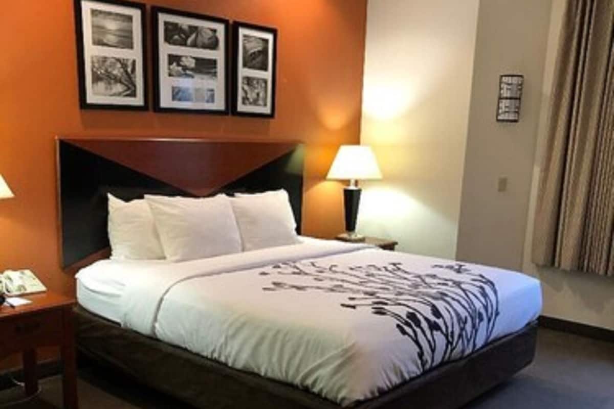 Camas con pillow-top, escritorio y espacio para trabajar con laptop