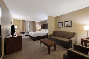 Suite, Non Smoking | Hypo-allergenic bedding, desk, blackout drapes, iron/ironing board